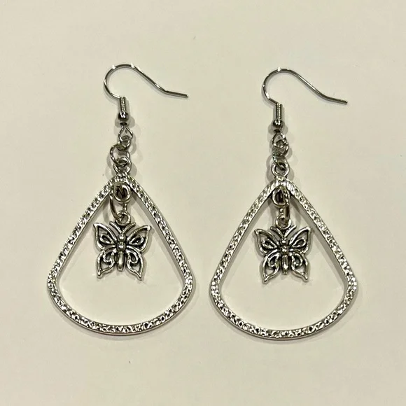 Butterfly 🦋 dangle charm earrings - Picture 1 of 6